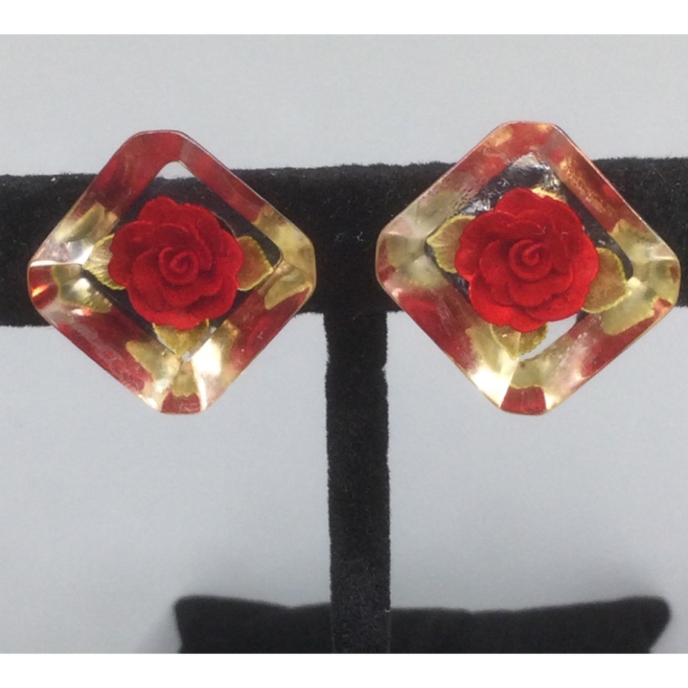 Vintage Reverse Carved Lucite Rose Earrings – 1940s Screw-Back Style